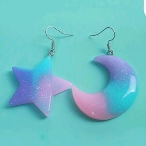 ✨3 for 28✨🆕🌟🌙 PASTEL TIE DYE MOON & SUN EARRINGS🌙 🌟